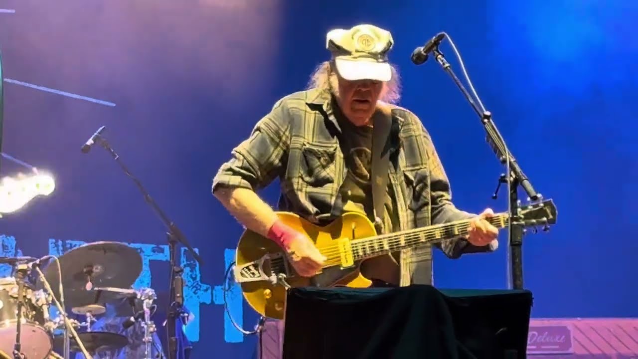 Neil Young & The Chrome Hearts - Hey Hey, My My - 26/06/2025 - Dublin, Ireland