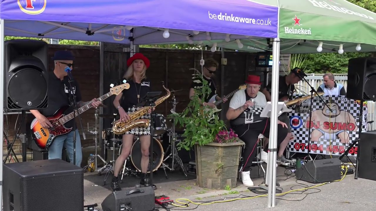 The Izettas - Food For Thought - Admiral Drake, Portsmouth, 10th August 2024