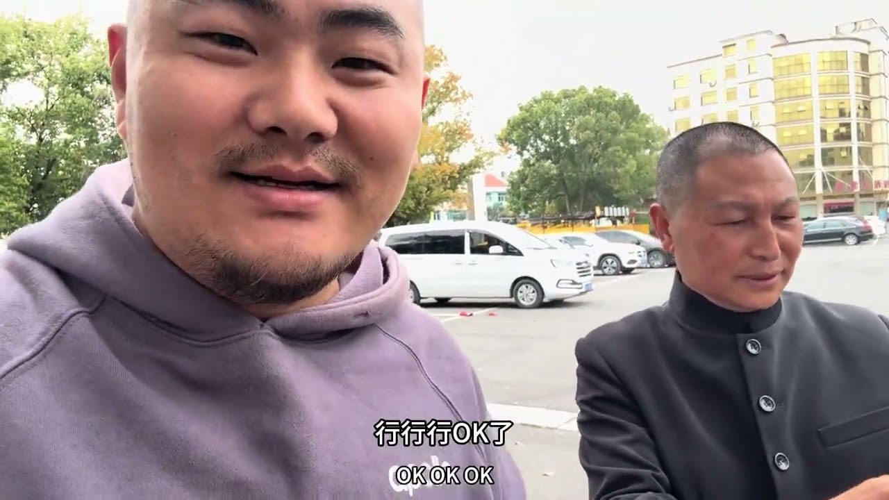 记录真实生活 #拍戏 #演员 今天在横店大街上溜达碰到一个拍短视频的大哥，我配合大哥拍了几个视频挣了60块钱。真是美滋滋。饭钱有了！！！