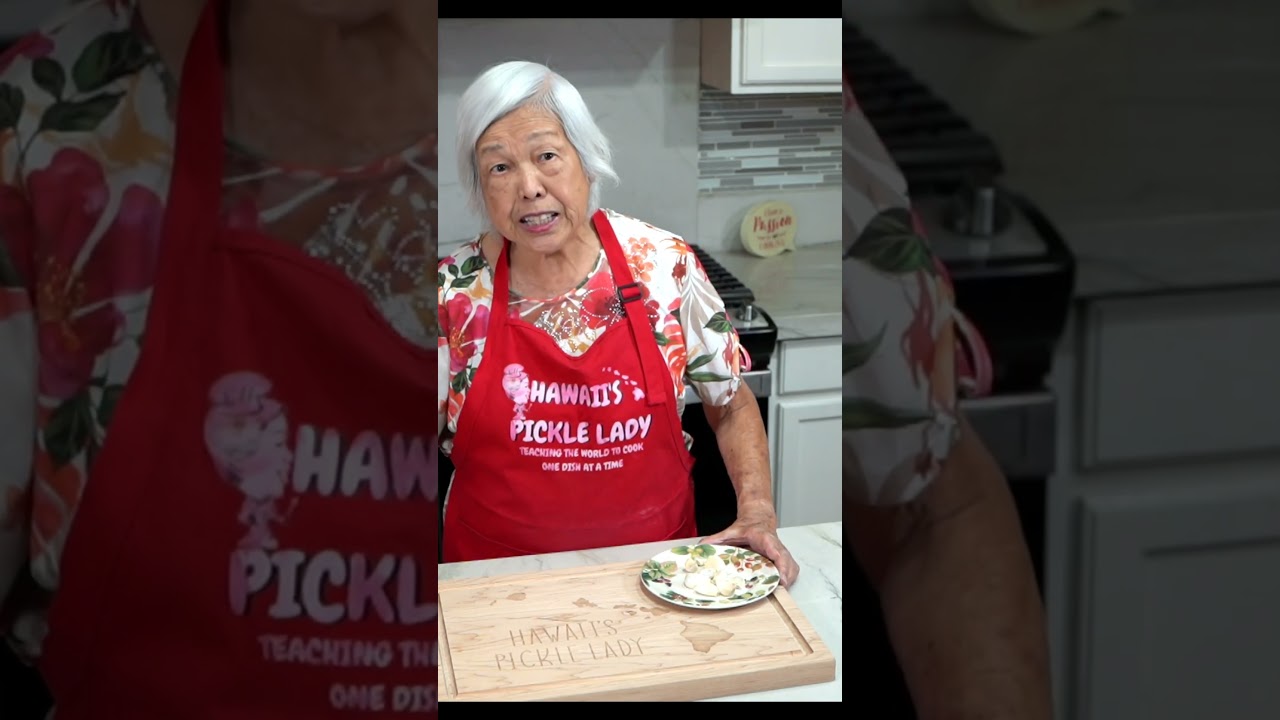 QUICKEST WAY TO PEEL GARLIC! | Guaranteed | #garlichack #peelgarlic #fastest #easiestway