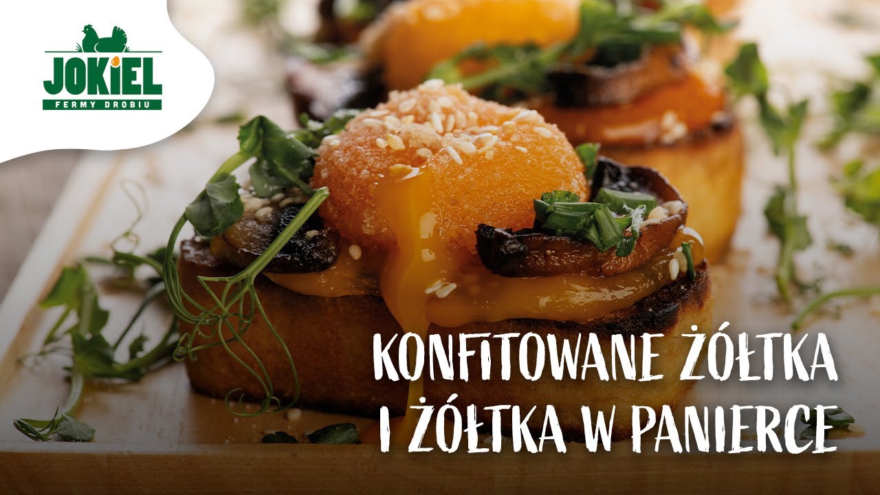 Konfitowane żółtka w panierce z szarą pieczarką na maślanej grzance