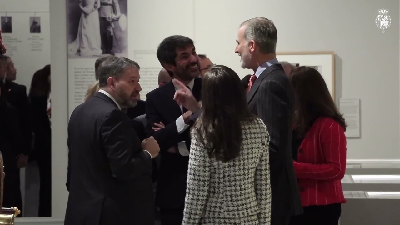 Los Reyes inauguran la exposición “Victoria Eugenia. Una reina moderna”