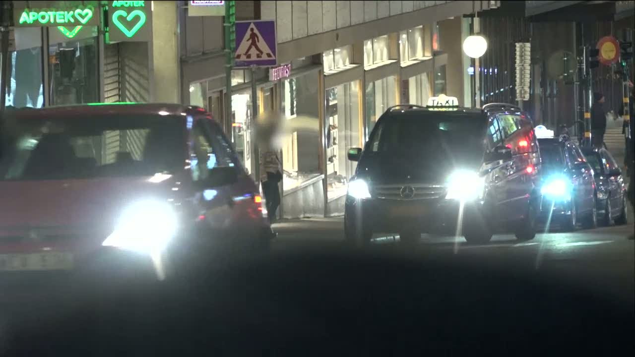 Taxichaufförer hos Taxi Stockholm agerar hallickar - Nyheterna (TV4)