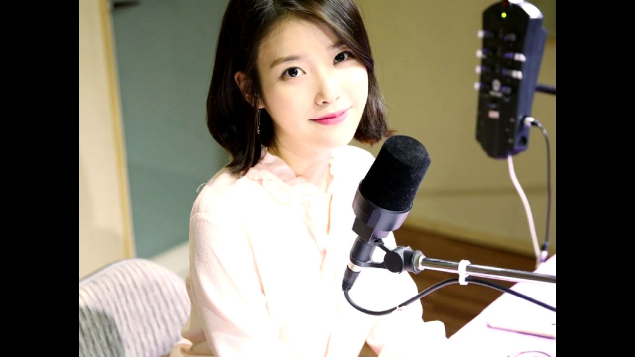 170406 아이유의 '아담한 라디오 시즌2' (1회)