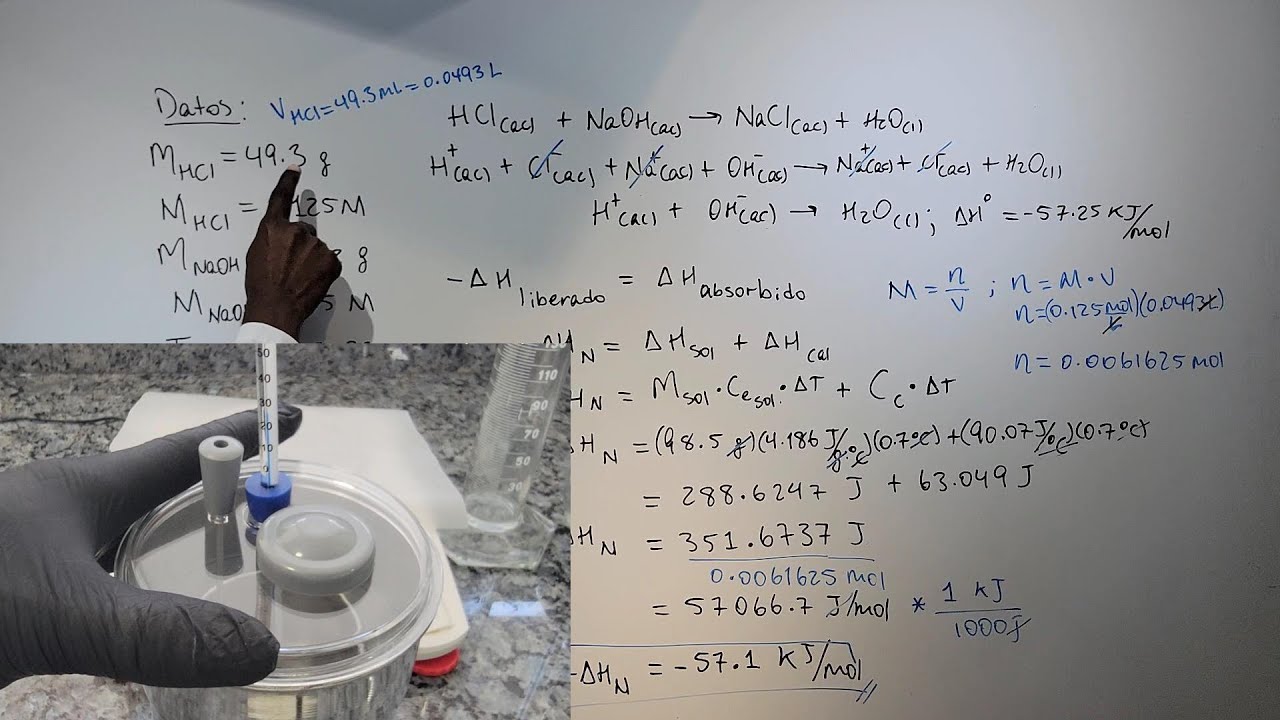 Calor de Neutralización por Mol | Experimento y Cálculos en Pizarra