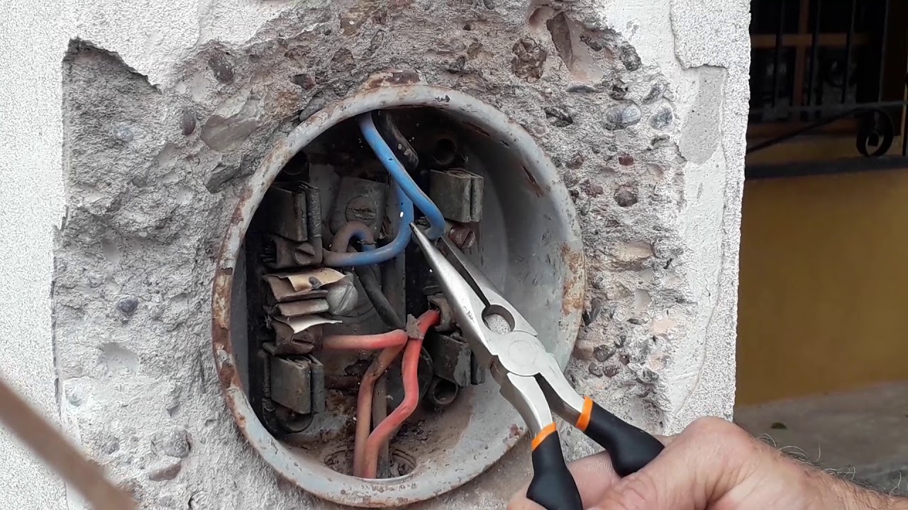 COMO RETIRAR EL CANDADO DE UN MEDIDOR CON 220 VOLTS., 