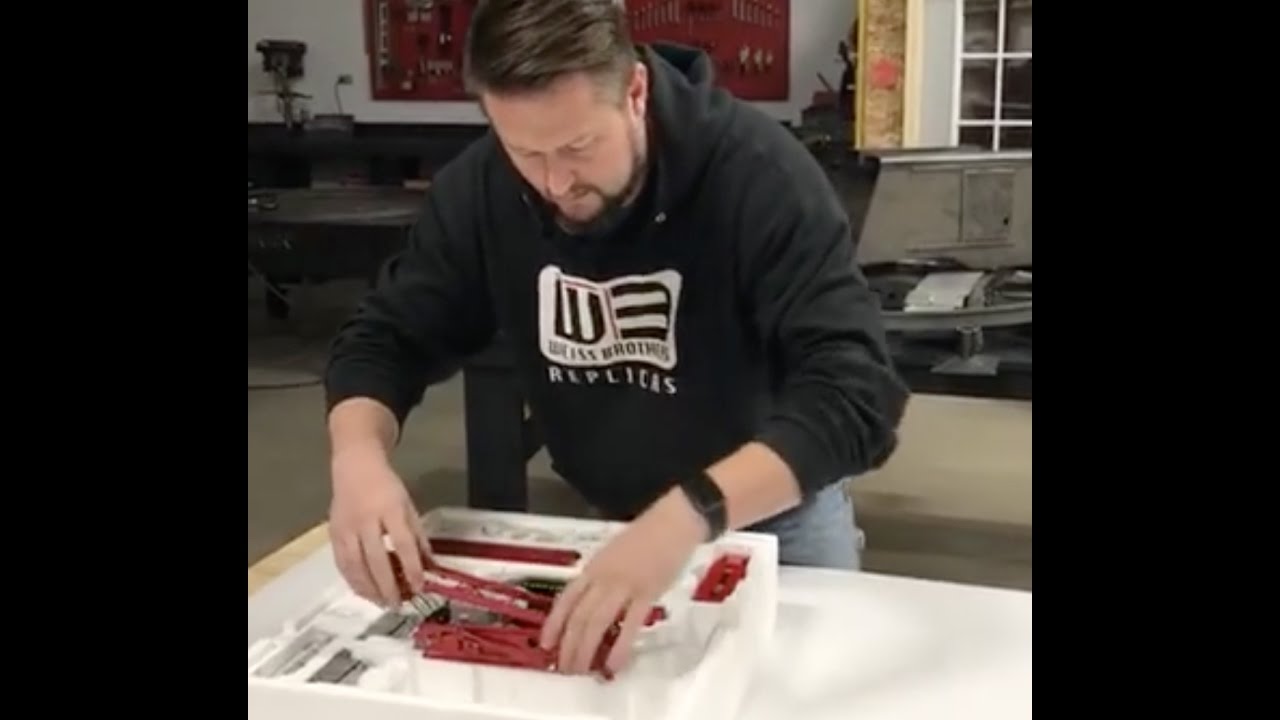 Weiss Brothers unboxing of Manitowoc MLC650 Scale Model
