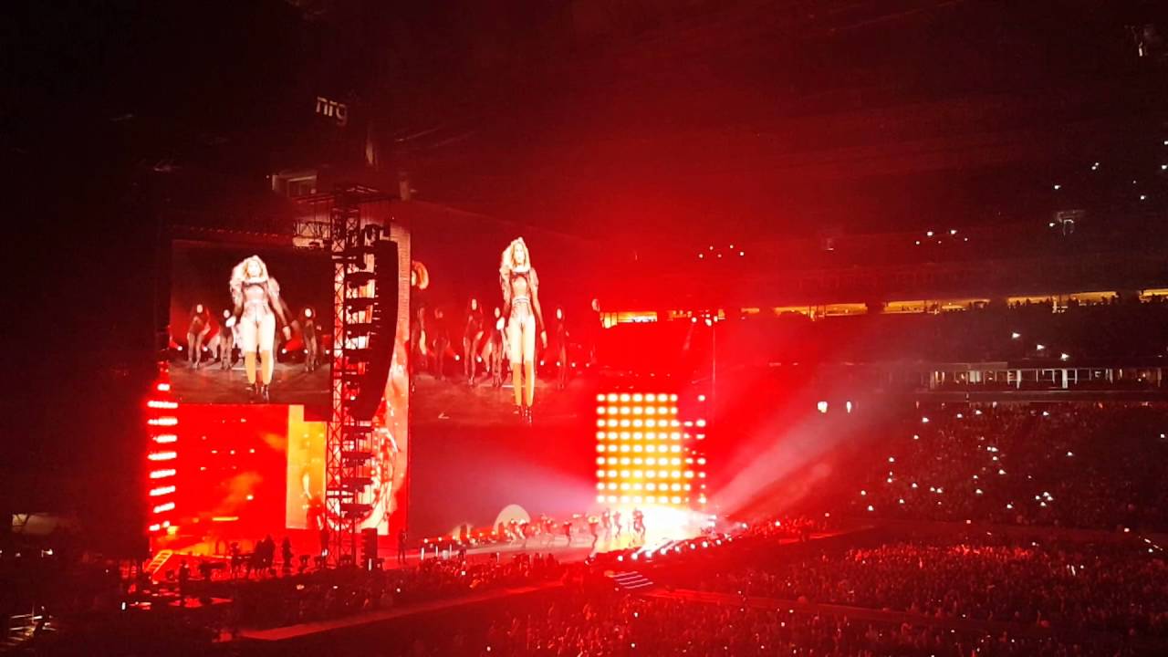 Beyonce. Bow Down - Run the world live Houston Tx