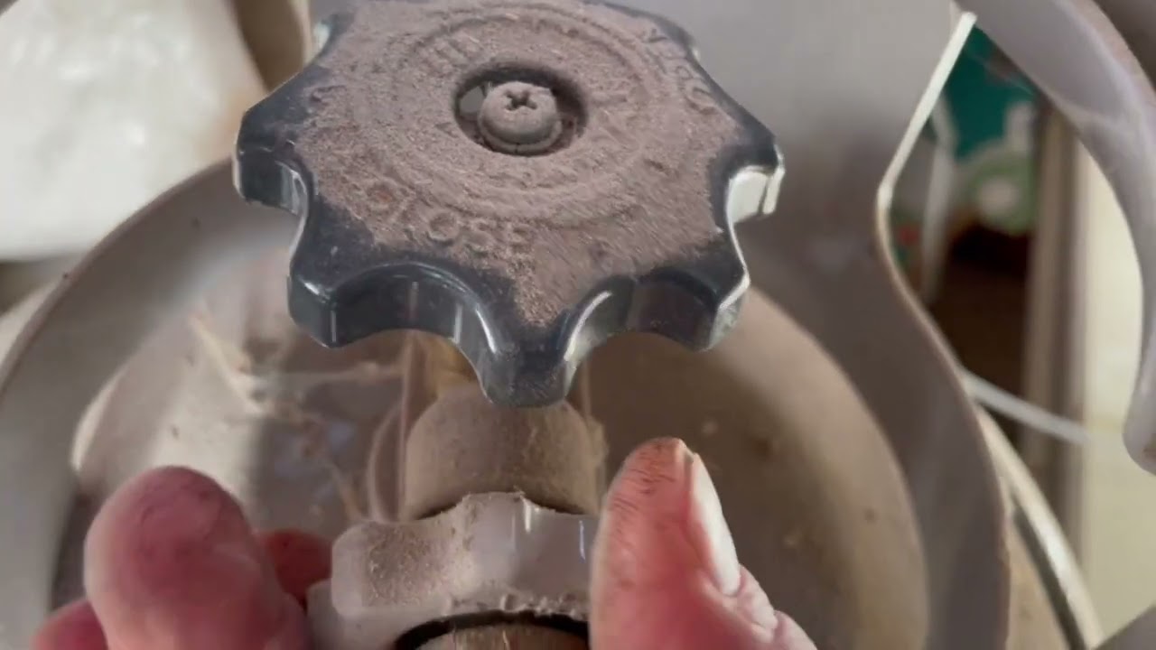 2026年1月23日。ガス調整器取り替え。LPガス5kを2本で回しています。基本料がいらないので助かります。楽農稲作。