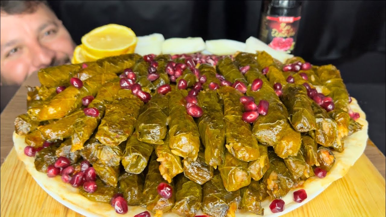 أكل ورق العنب مع دبس الرمان وليمون دولمة عراقية حامضه