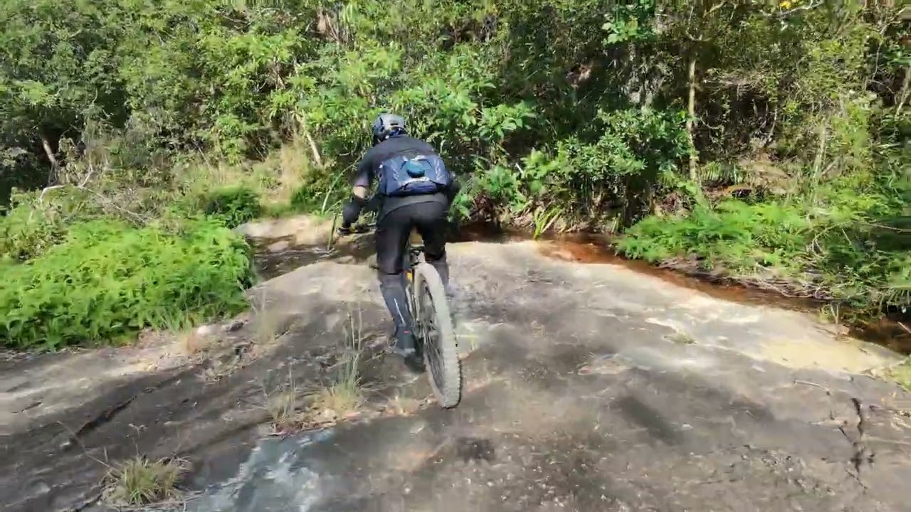 DJI NEO 2.越野路 大石板。08-11-25，唔知點解支咪淨係開頭錄得兩分鐘之後就錄唔到