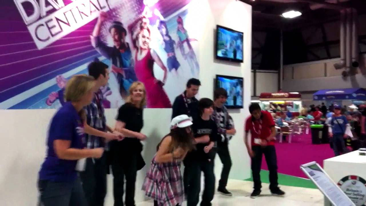 SMALL BEANS DANCING AT GAMEFEST!