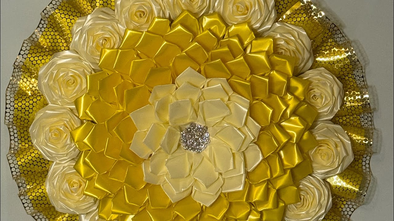 corona de difunto con celoseda y big Dalia 