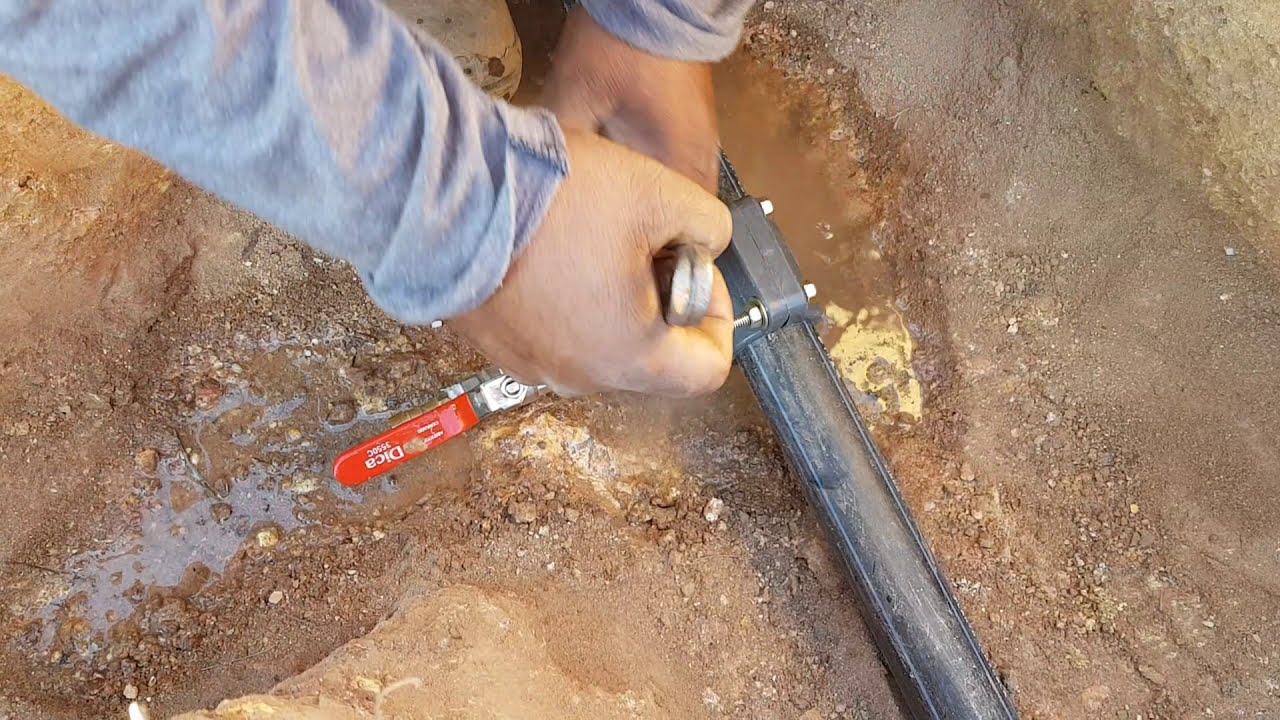 Instalación de toma hidráulica con abrazadera en tubería PEAD