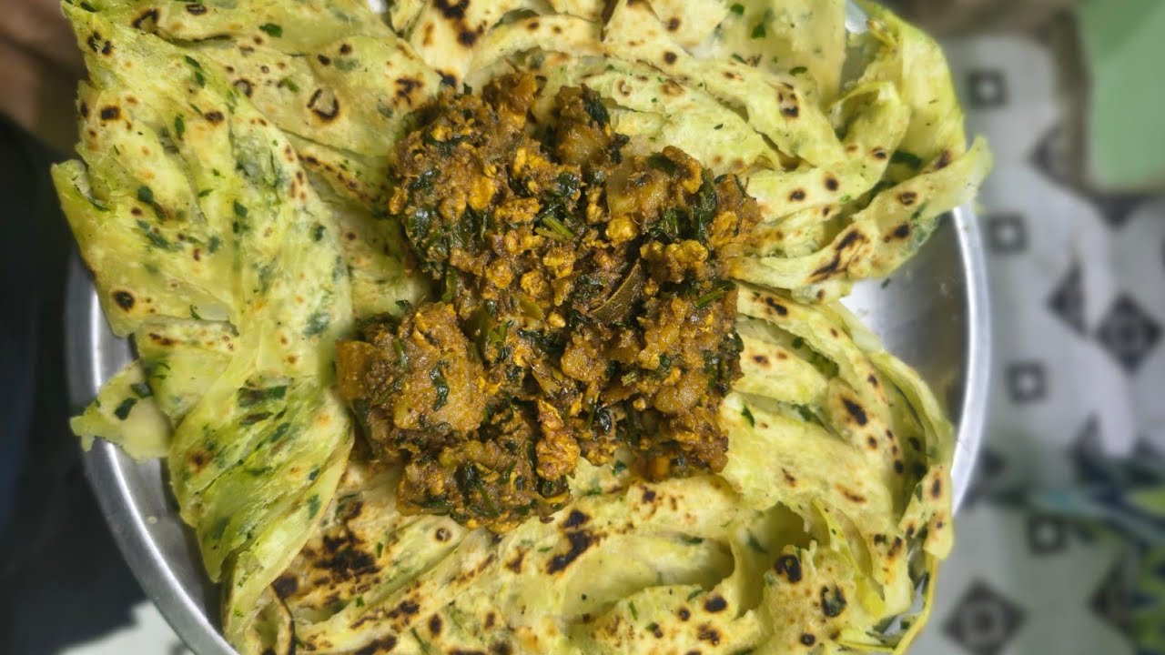 हरी सब्जियां और चिकन से बना हुआ यह टेस्टी कीमा और लच्छेदार पराठा | Zoya Cooking Vlogs is live!