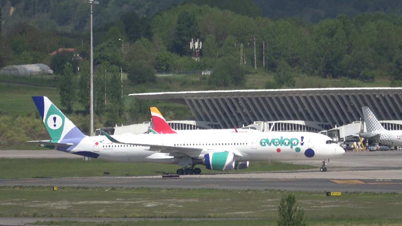 (1/2) Primer Airbus A350 en aterrizar en el aeropuerto de Bilbao-Loiu (BIO/LEBB)