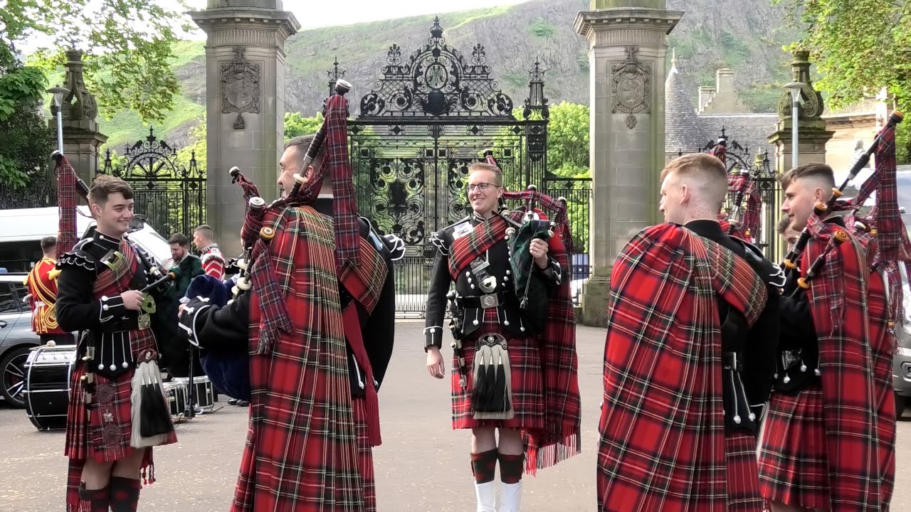 Scots Guards Pipes being tuned again | Edinburgh, Scotland