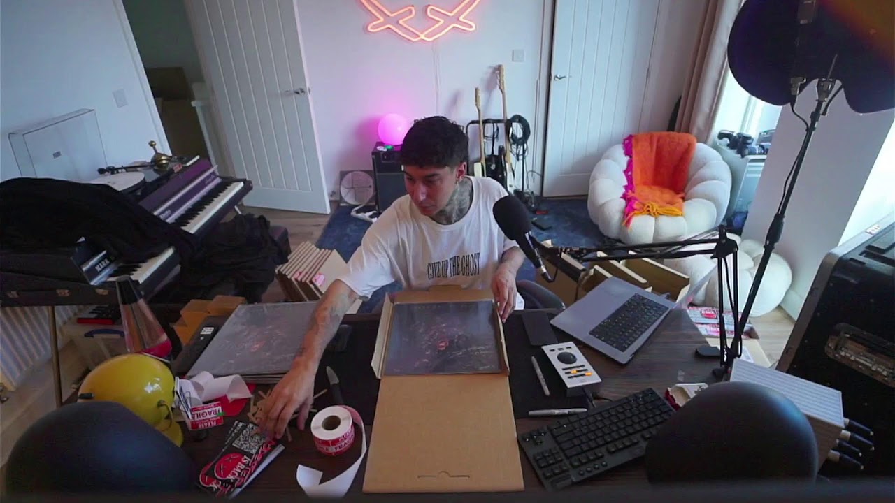 SIGNING YOUR 'GIVE UP THE GHOST' VINYLS