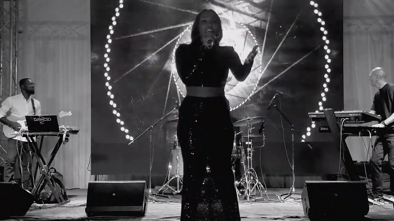 Dja m de Live Band - Naomi Sastra