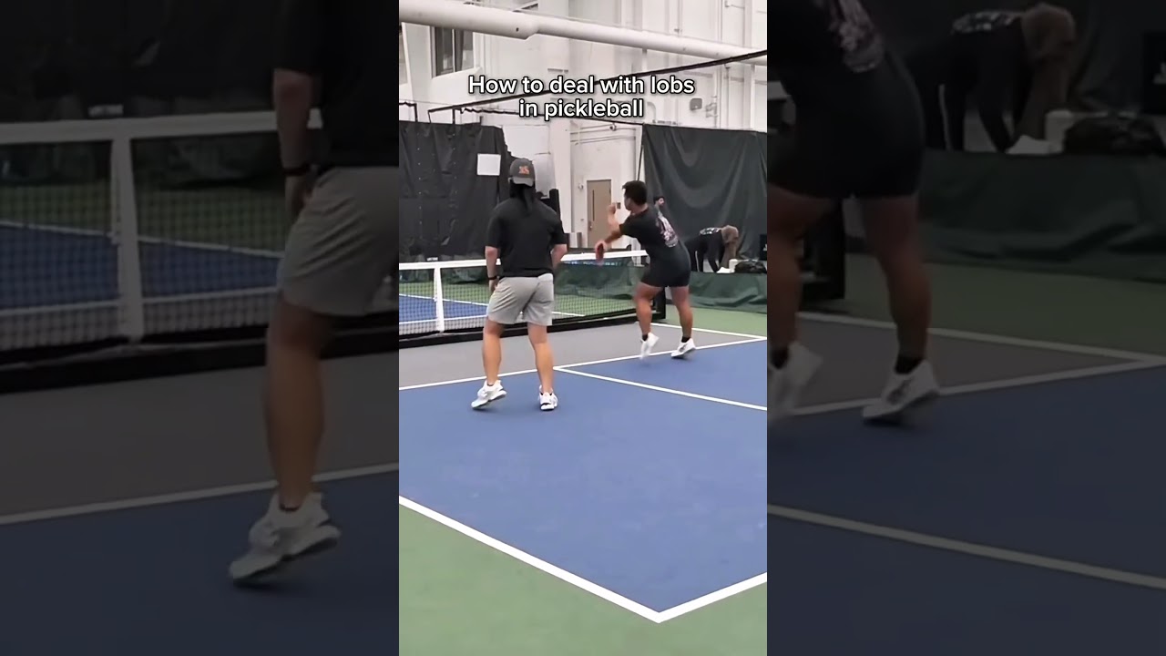 How to defend a lob in pickleball 😏