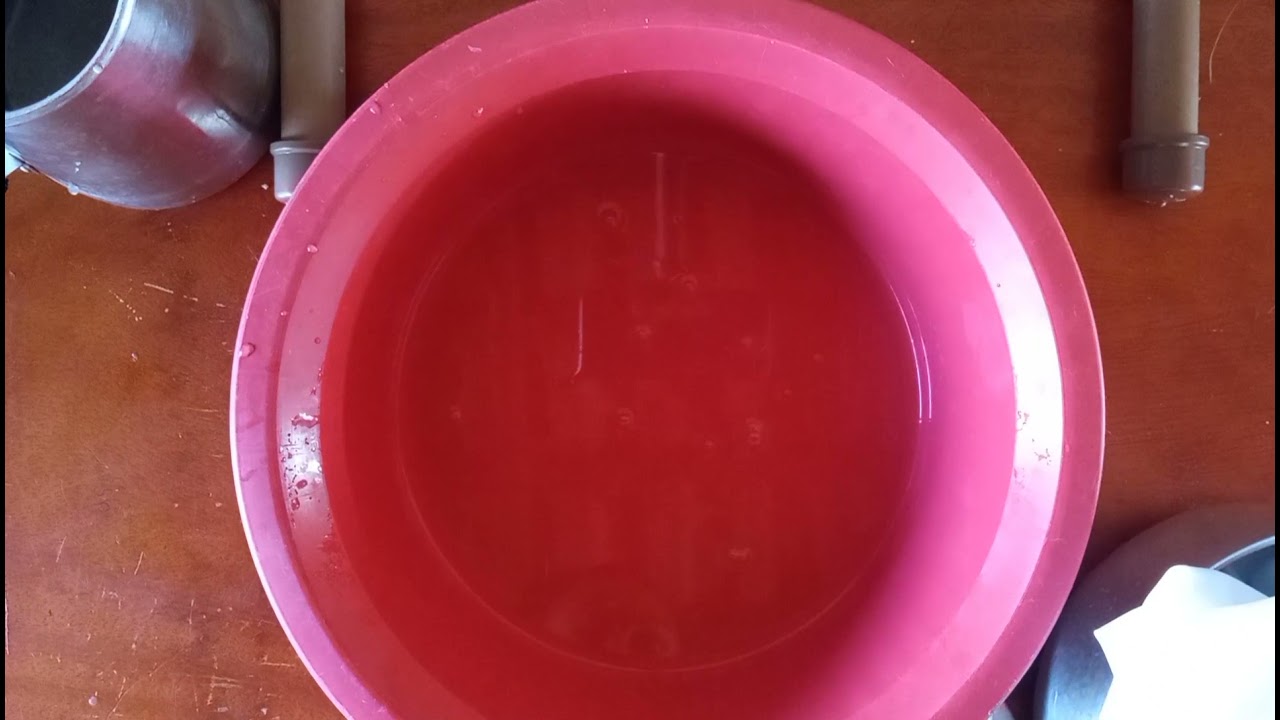 Engomando tecidos com gelatina.