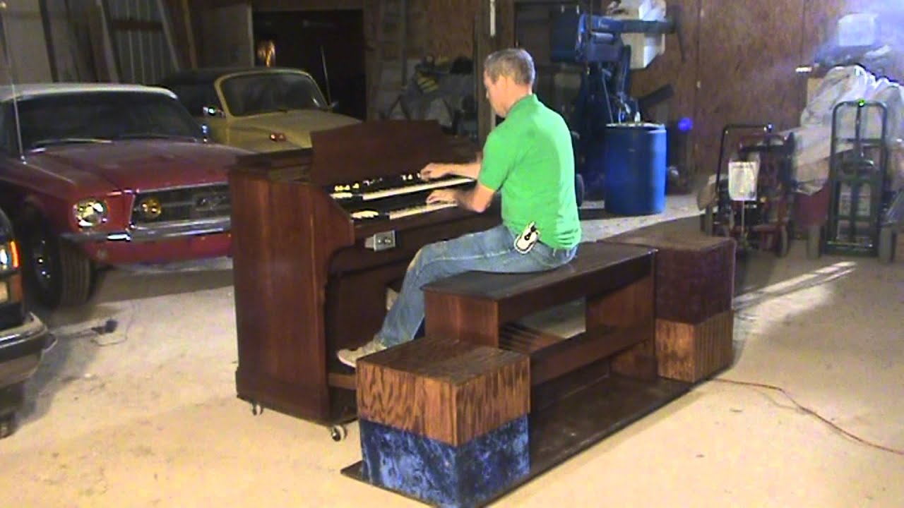 Hammond RT-2  Playing 