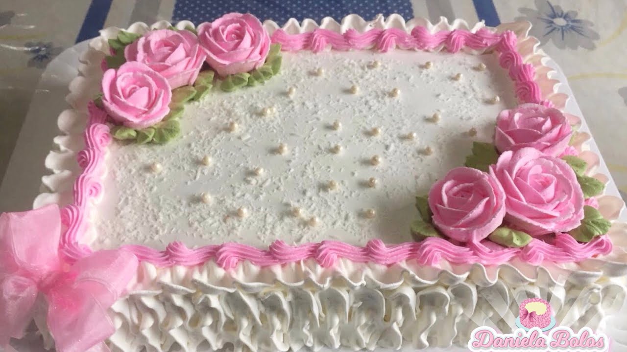Confeitando bolo c/ rosas
