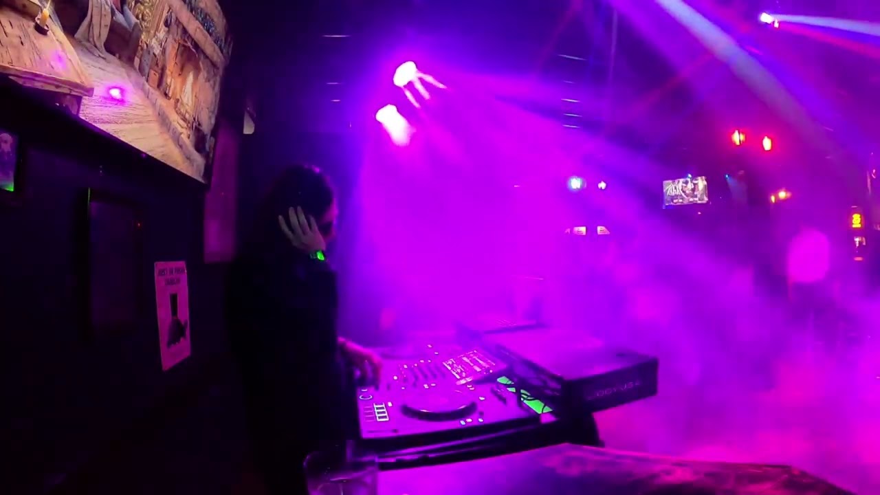 Heatwave: Club Beats & City Streets 01/02 