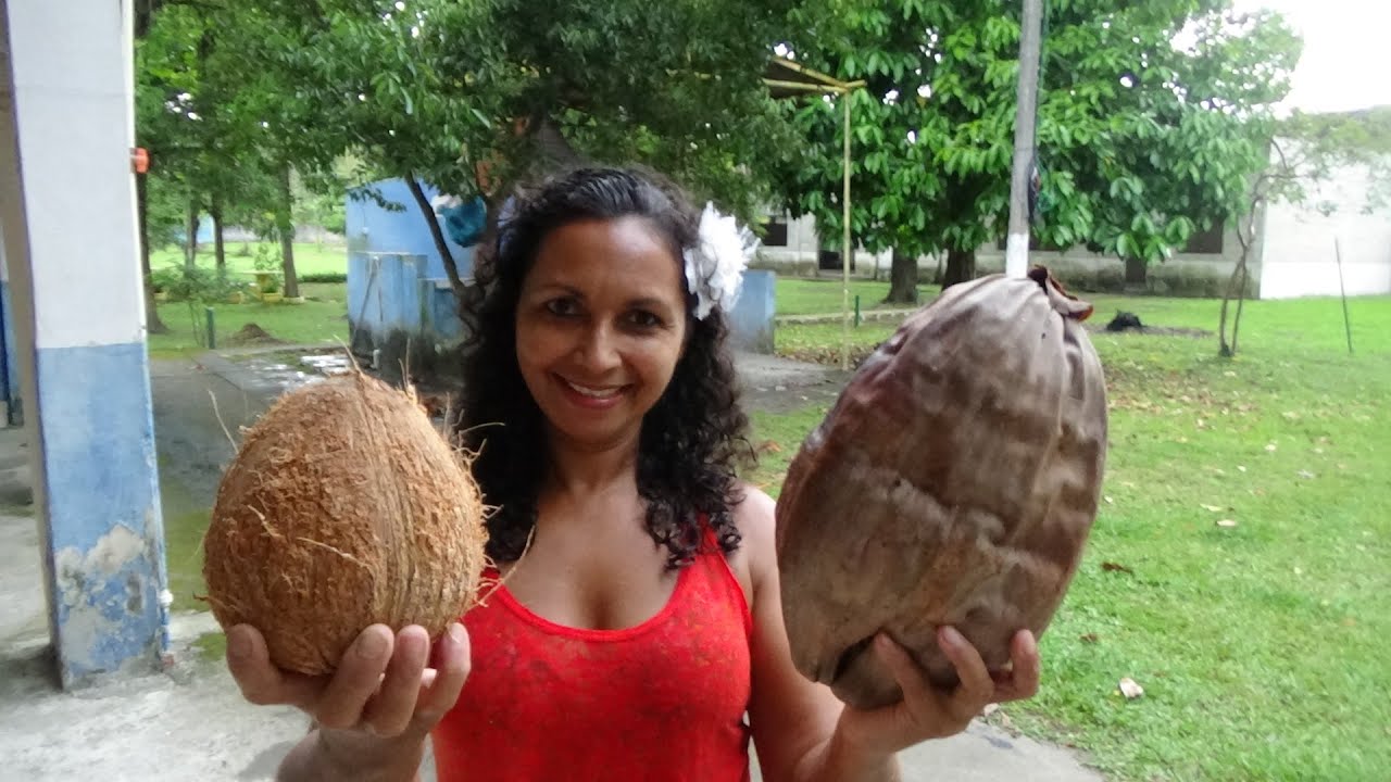 COMO DESCASCAR COCO RÁPIDO NA ENXADA