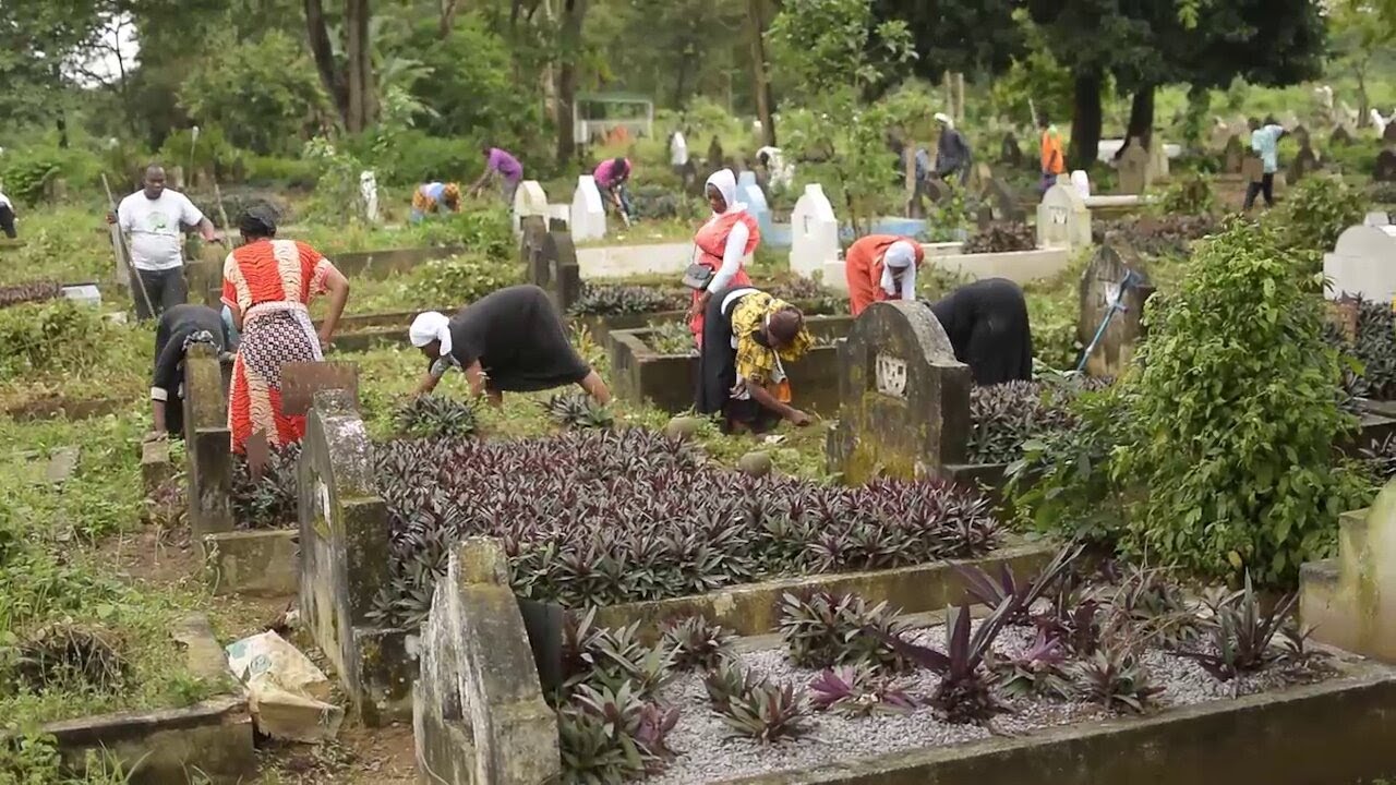 Les fidèles de la mosquée Salam d'Adjamé ont procédé au nettoyage du cimetière d'Abobo-biabou.