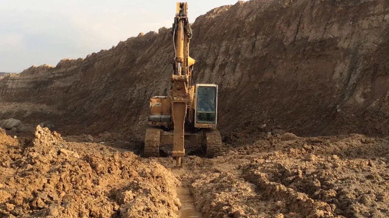 Liebherr 942 Litronic Excavator With Rock Hammer
