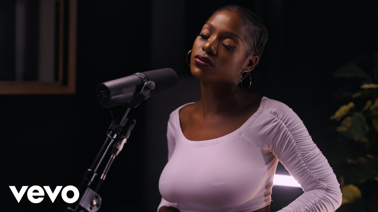 Nana Atta - iQhude (Live At Universal Music Studios / 2022 / Acoustic)
