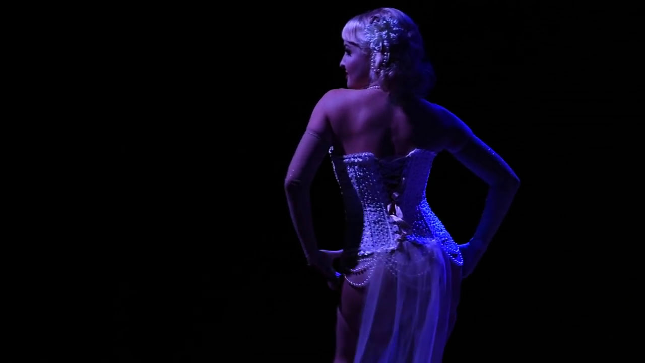 Oph&eacute;lia Opium - LA PERLE RARE - Show Effeuillage Burlesque - Paris