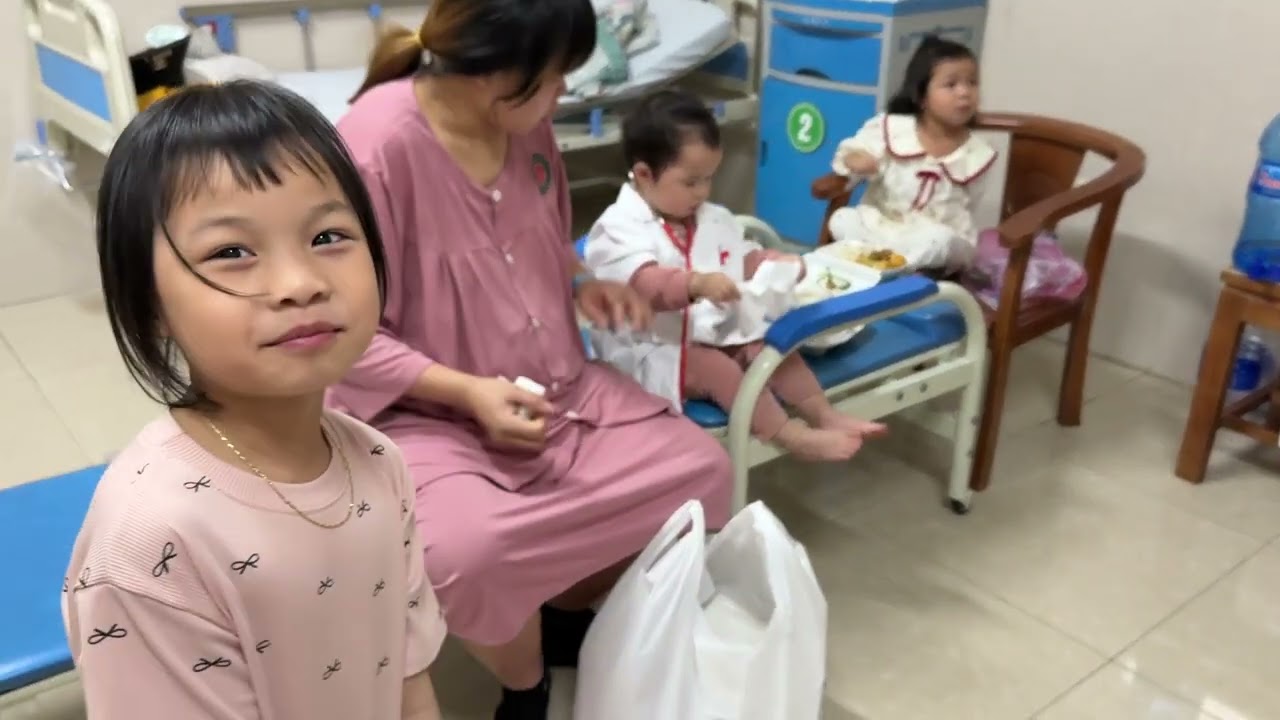 Thối khắm ra ăn cơm cùng mẹ sen
