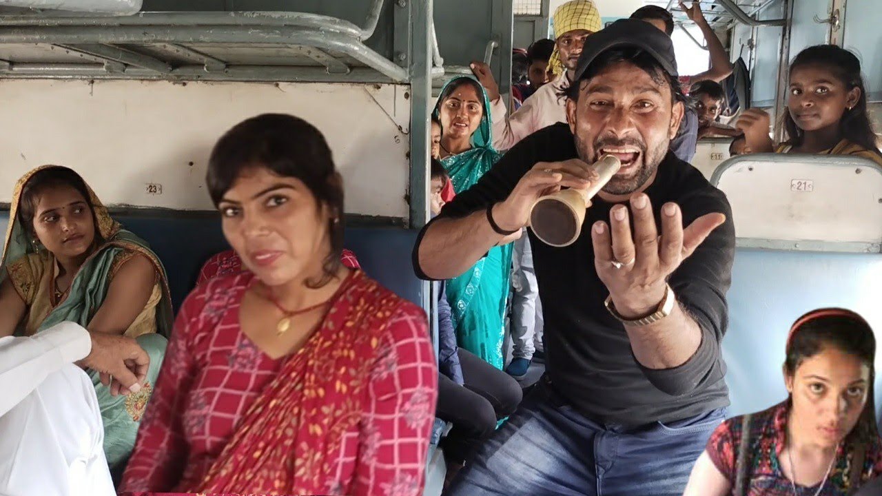 train में आशु बच्चन ने अपने आवाज़ से लड़कियों का दिल जीत लिया फिर क्या हुआ |siraj ashu bachchan|