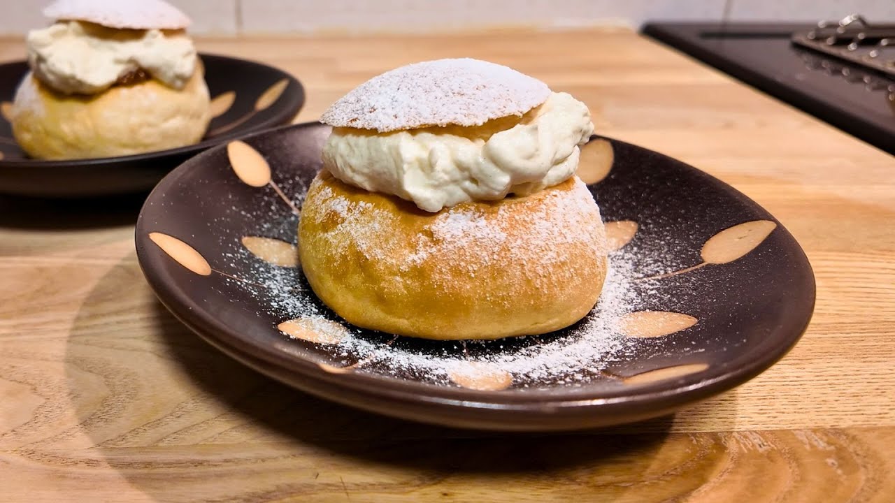 Estonian Dessert: Vastlakukkel | Sweet Rolls with Cream and Jam