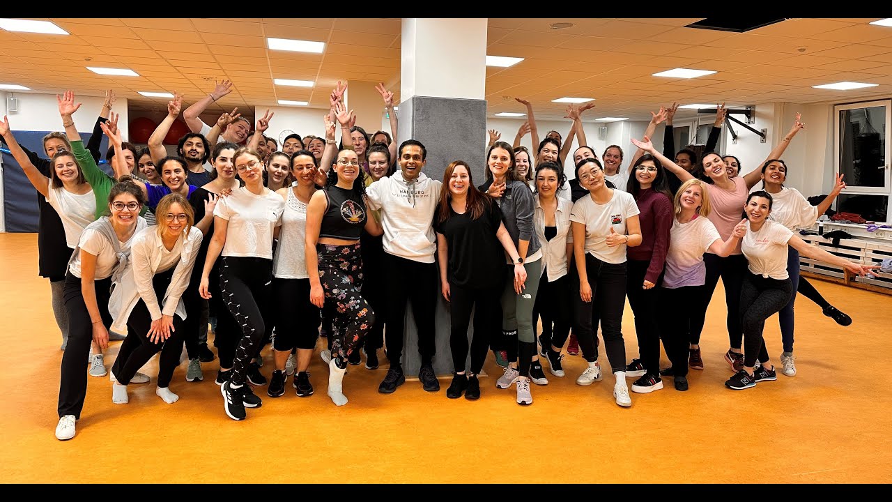 40 foreigners dance to Indian music - Part 1/4 | Bollywood | Aankh Marey | Simmba | Ranveer, Sara 4K
