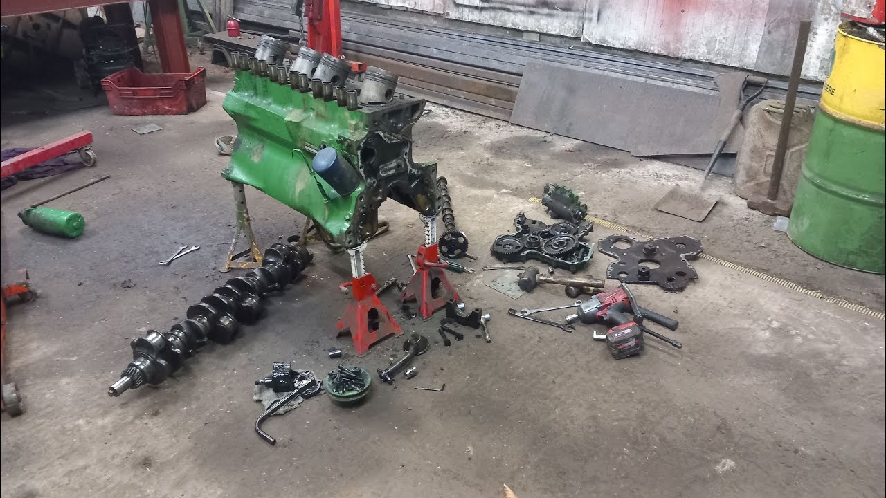 JOHN DEERE 3130 | ENGINE STRIP DOWN |HOW DOES IT LOOK?