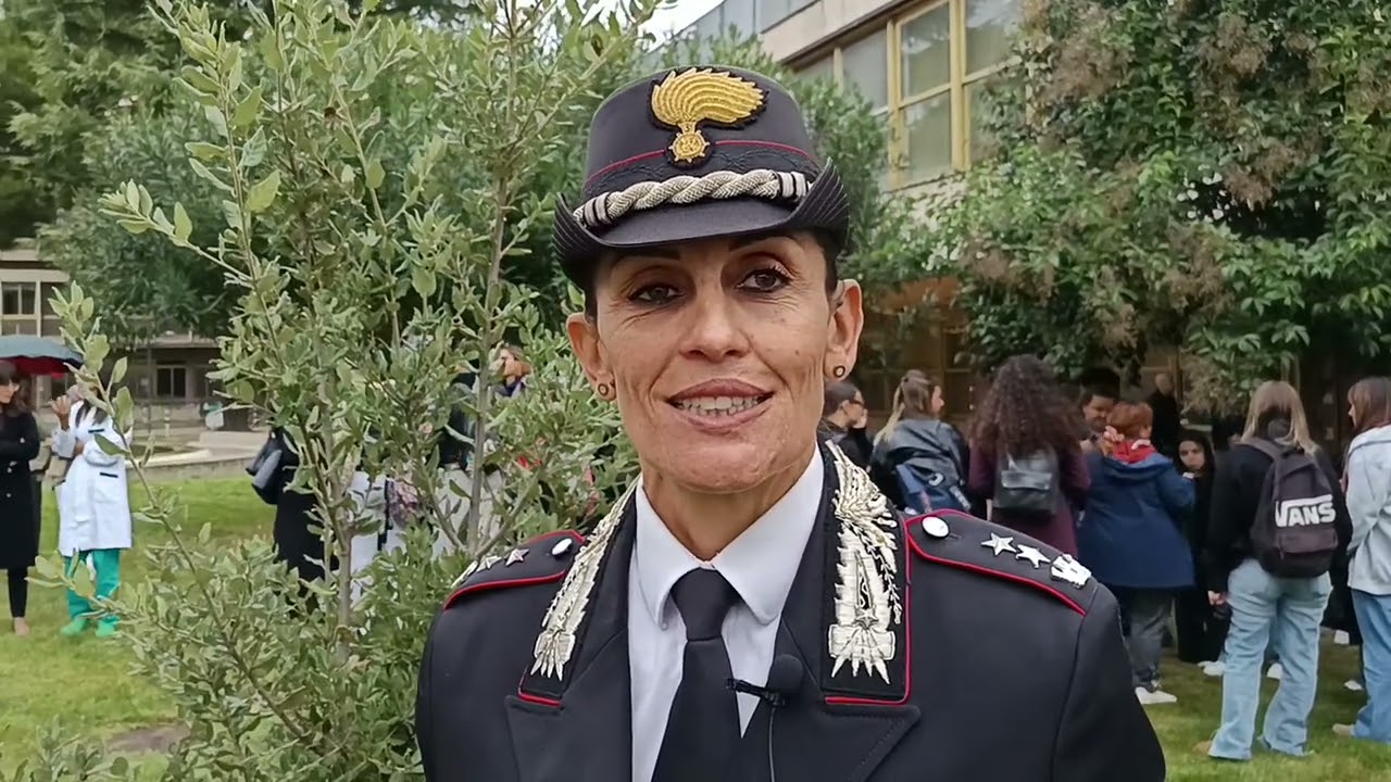 Al “Mazzoni” la messa a dimora di “Un albero per la salute”, donato dai Carabinieri Forestali