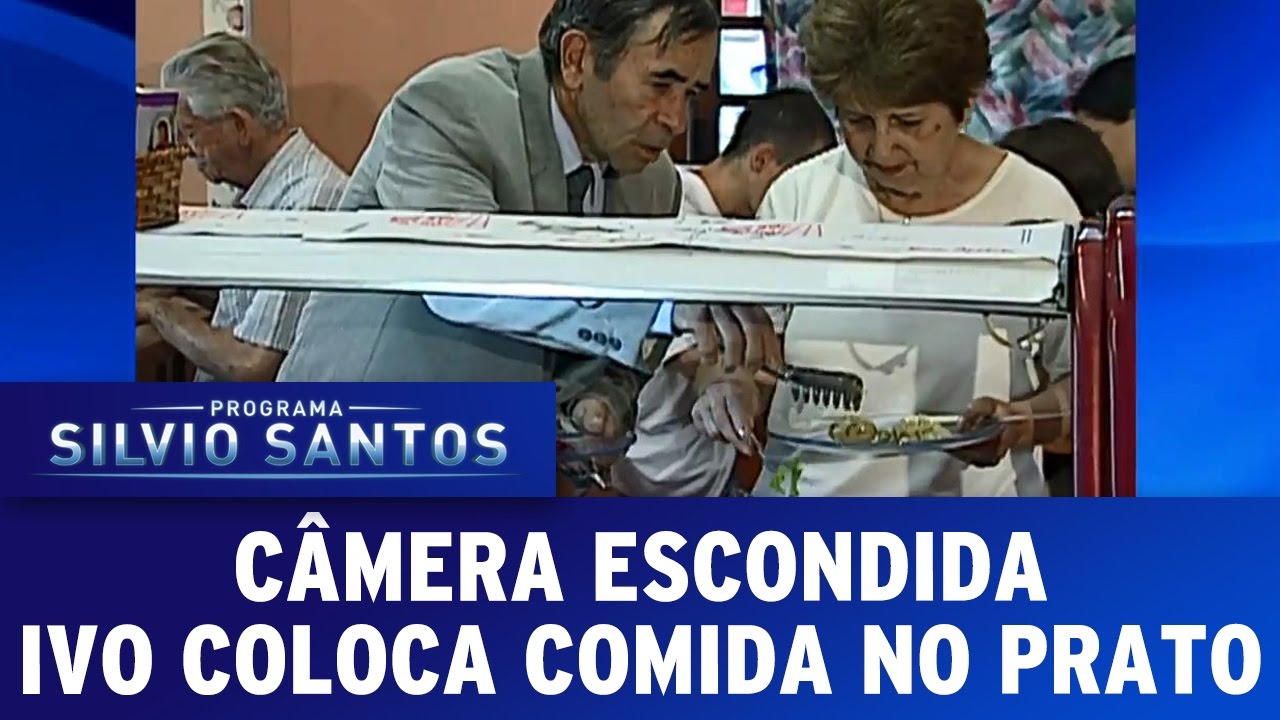 C&acirc;mera Escondida (23/10/16) - Ivo coloca comida no prato