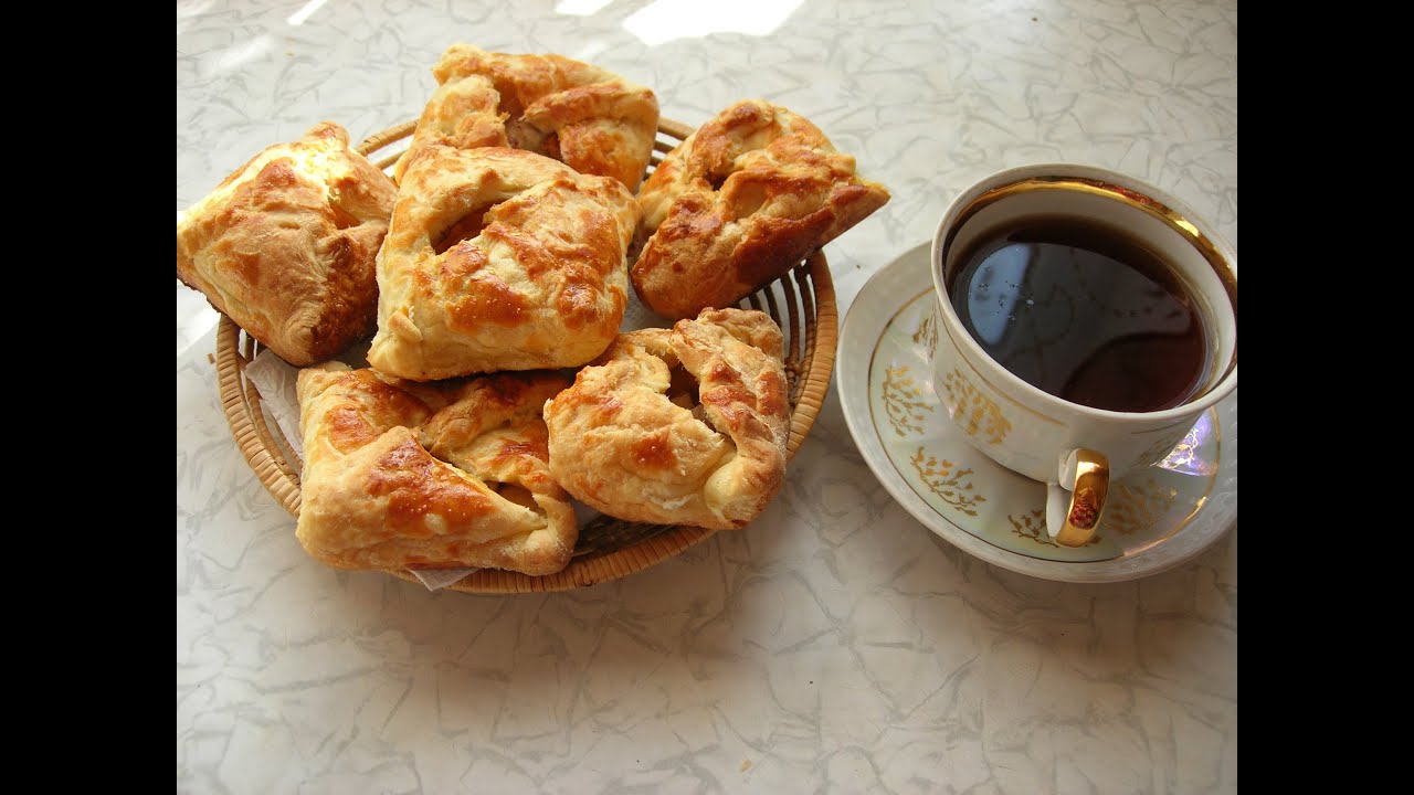 Пирожки с яблоками из готового листового теста (дрожжевого)