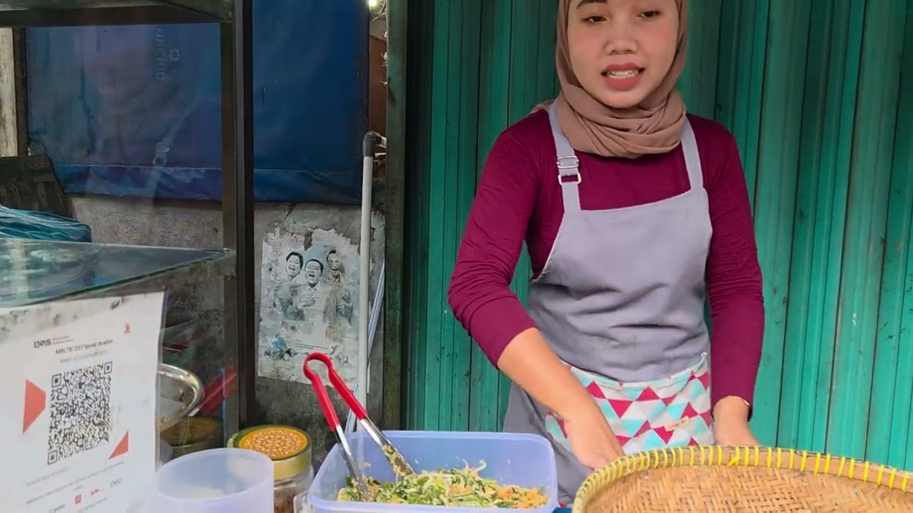 LARIS MANIS Jangan lelet kalau jualan sarapan harus cepat melayani pembeli 😁