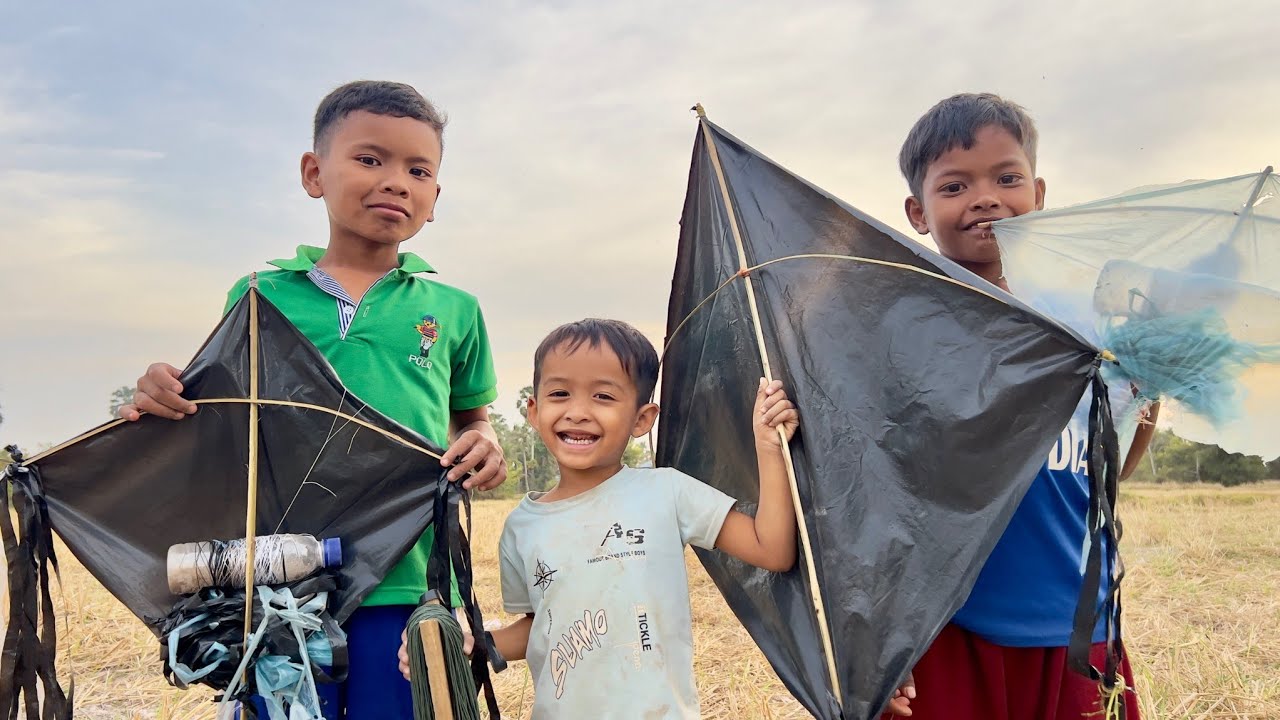ឆ្លាក់ខ្យល់ជើងស្មាត់ៗបង្ហោះខ្លែងពាញមេឃ