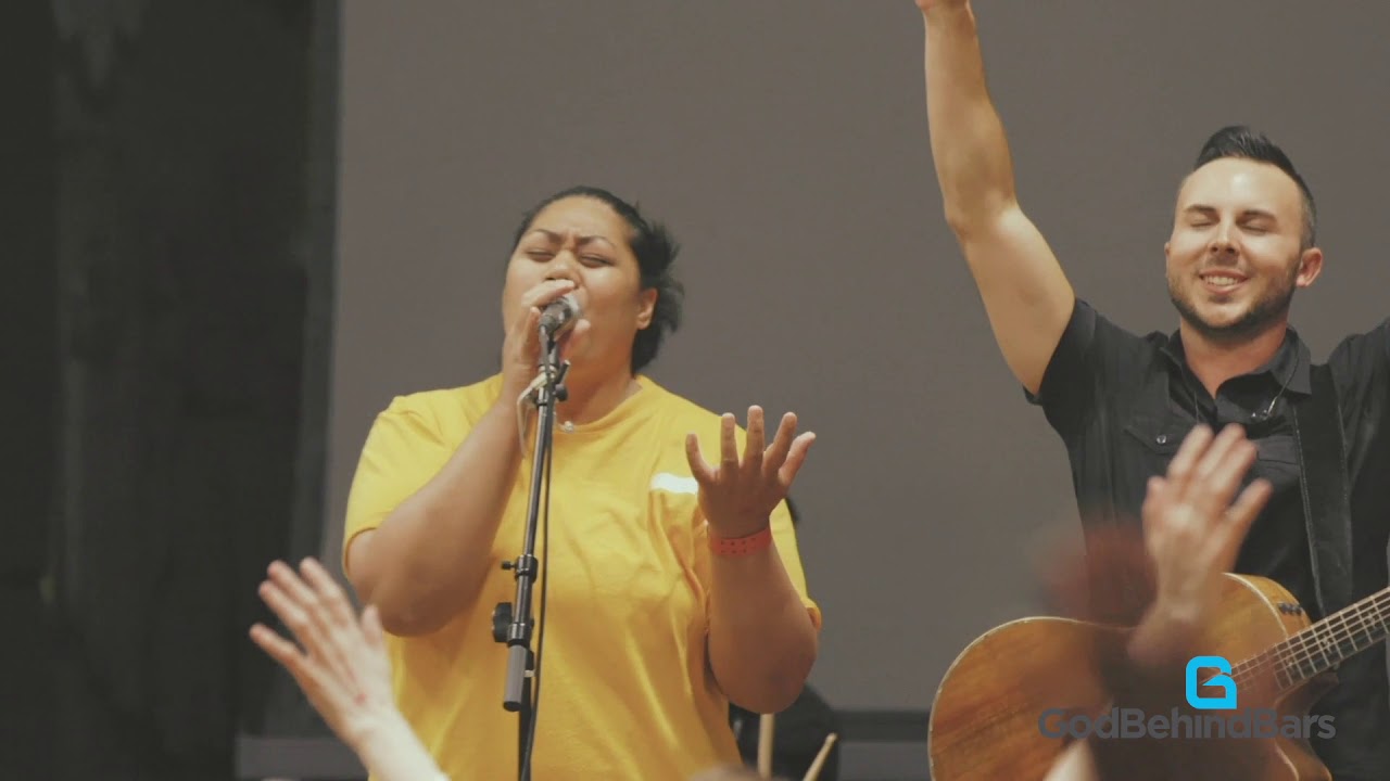 INMATE LEADS WORSHIP