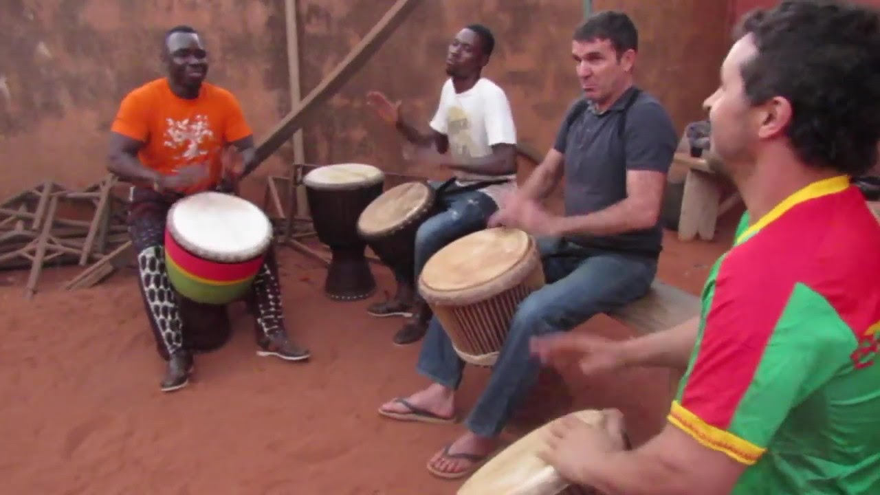 Clase de Djembe con el maestro Harouna Dembele, Bobo-Dioulasso 2019.