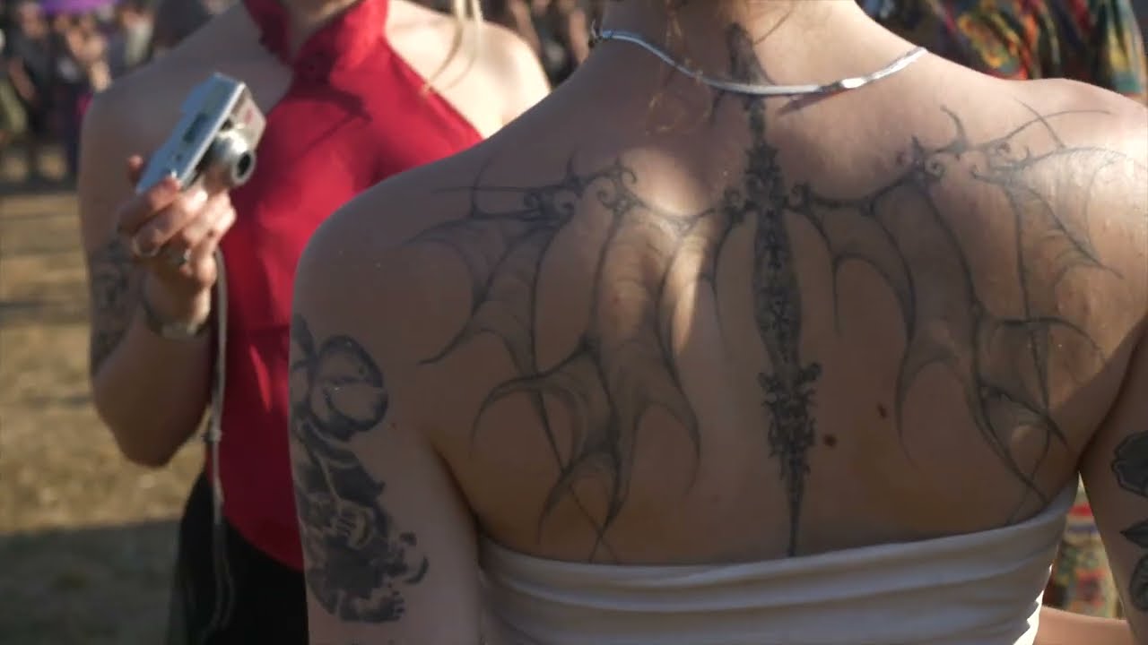 Tatouages sur la foire extraordinaire 2024