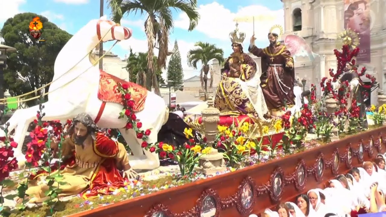 PROCESIÓN VIRGEN DEL ROSARIO Salida Templo de Santo Domingo 2023
