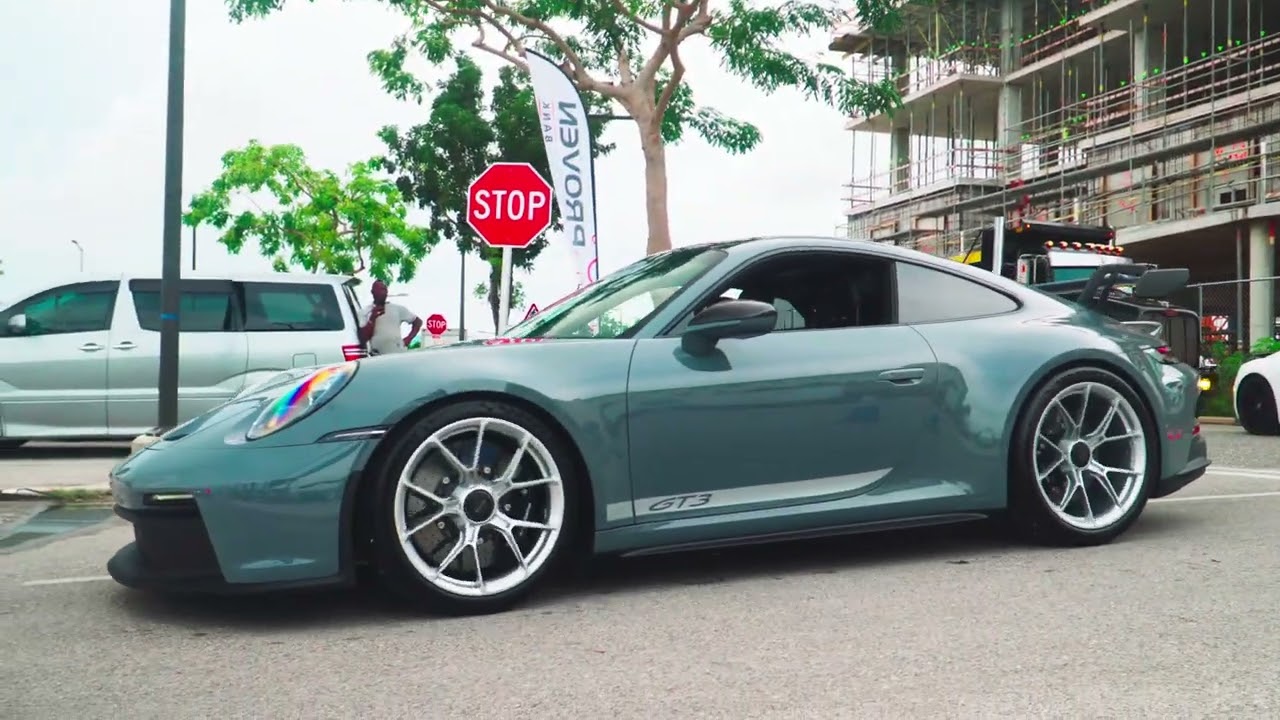 5 Minutes of Cars In The Cayman Islands