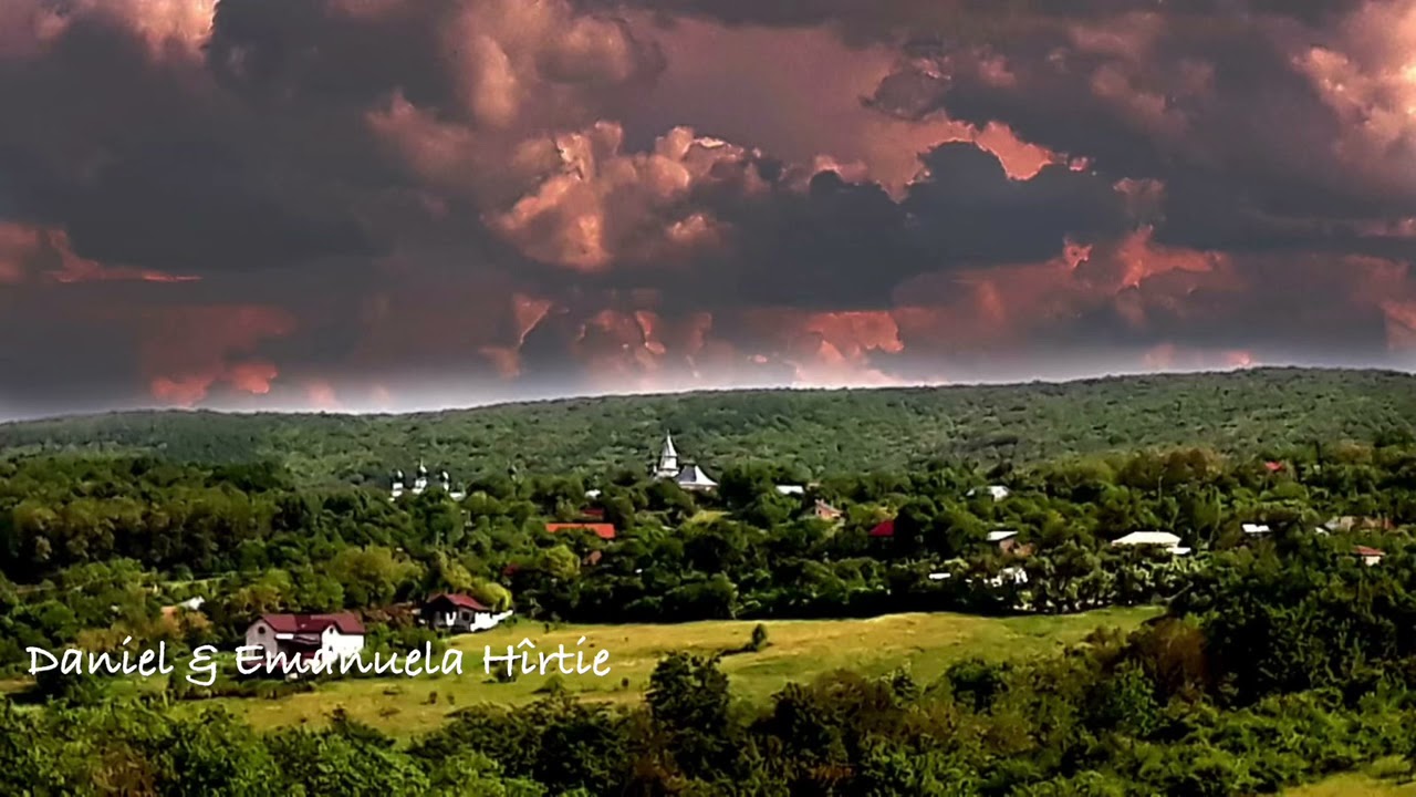 Daniel & Emanuela Hîrtie. Din a lumii alergare.