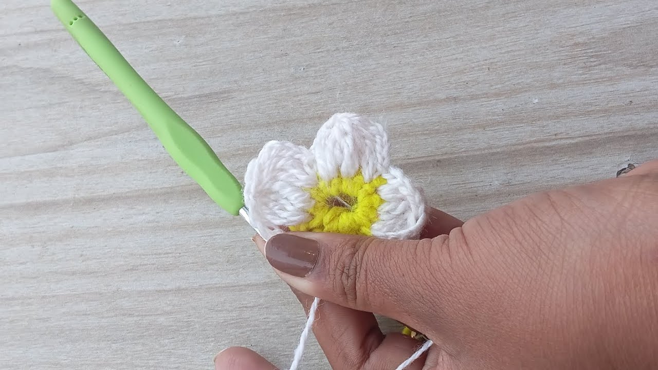 Make Crochet flower🌸designs✨️#crochetflower#rubbertrick#crochetdesign#2026#handfan#parda#homedecorat